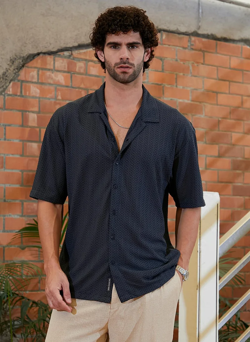 Campus Sutra Men's Prussian Blue Zigzag-Helix Resort Oversized Shirt For Casual Wear | Cuban Collar | Short Regular Sleeve | Button Closure | Oversize Shirt Crafted With Comfort Fit For Everyday Wear